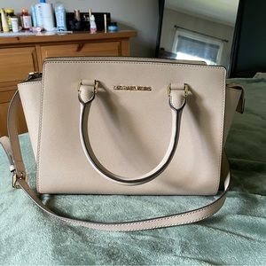 Michael Kors beige purse